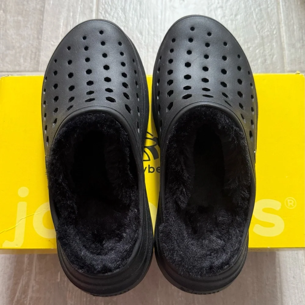 Women's Black Slippers - Picture 1 of 1